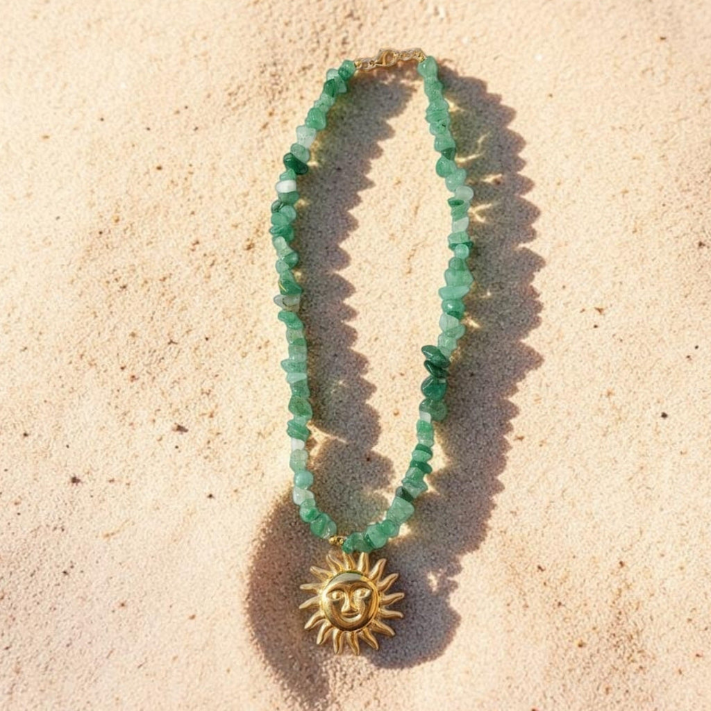 Collier pierre verte soleil doré