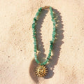 Collier pierre verte soleil doré