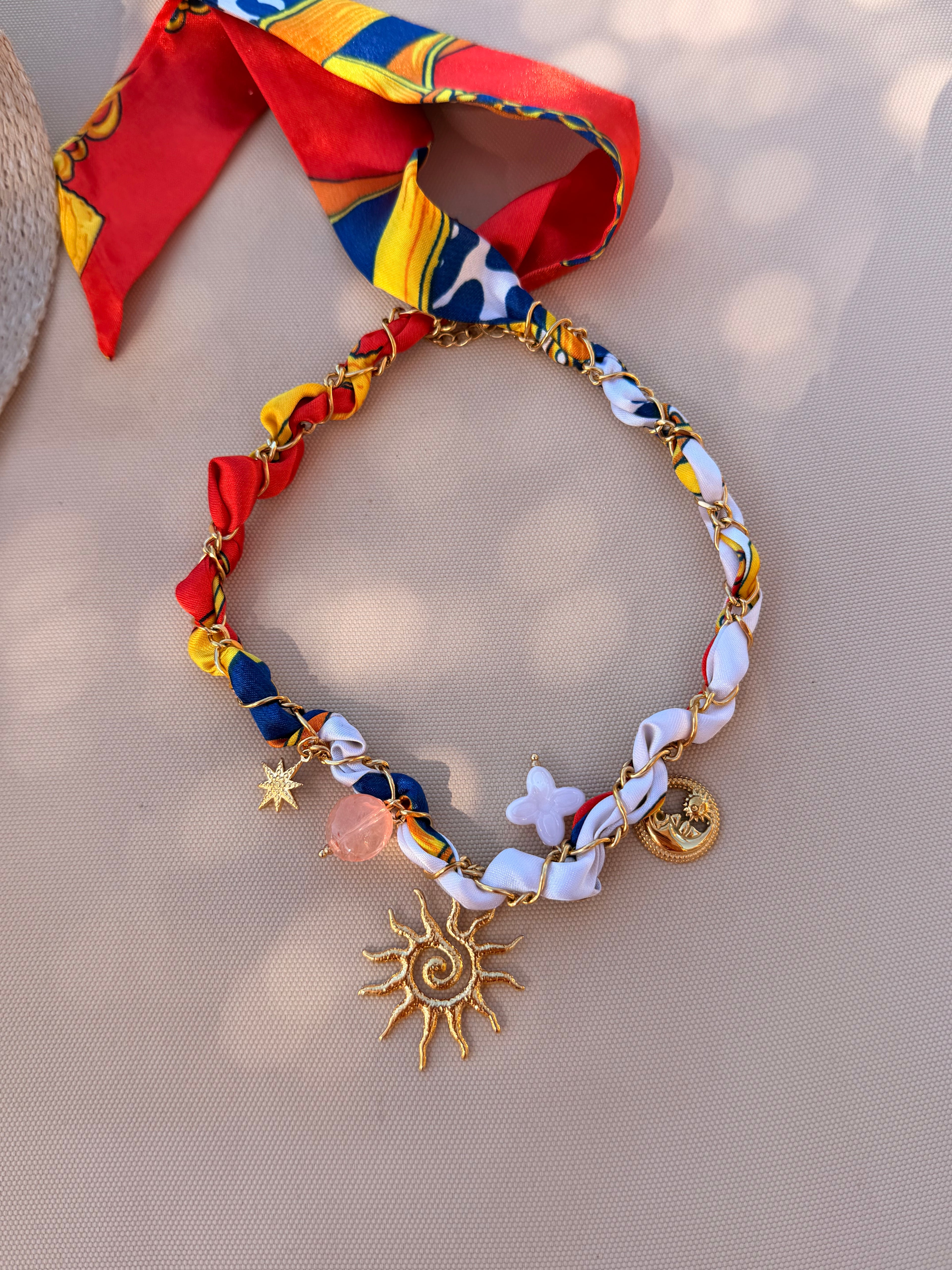 Collier foulard tressé bleu rouge blanc charm soleil étoile